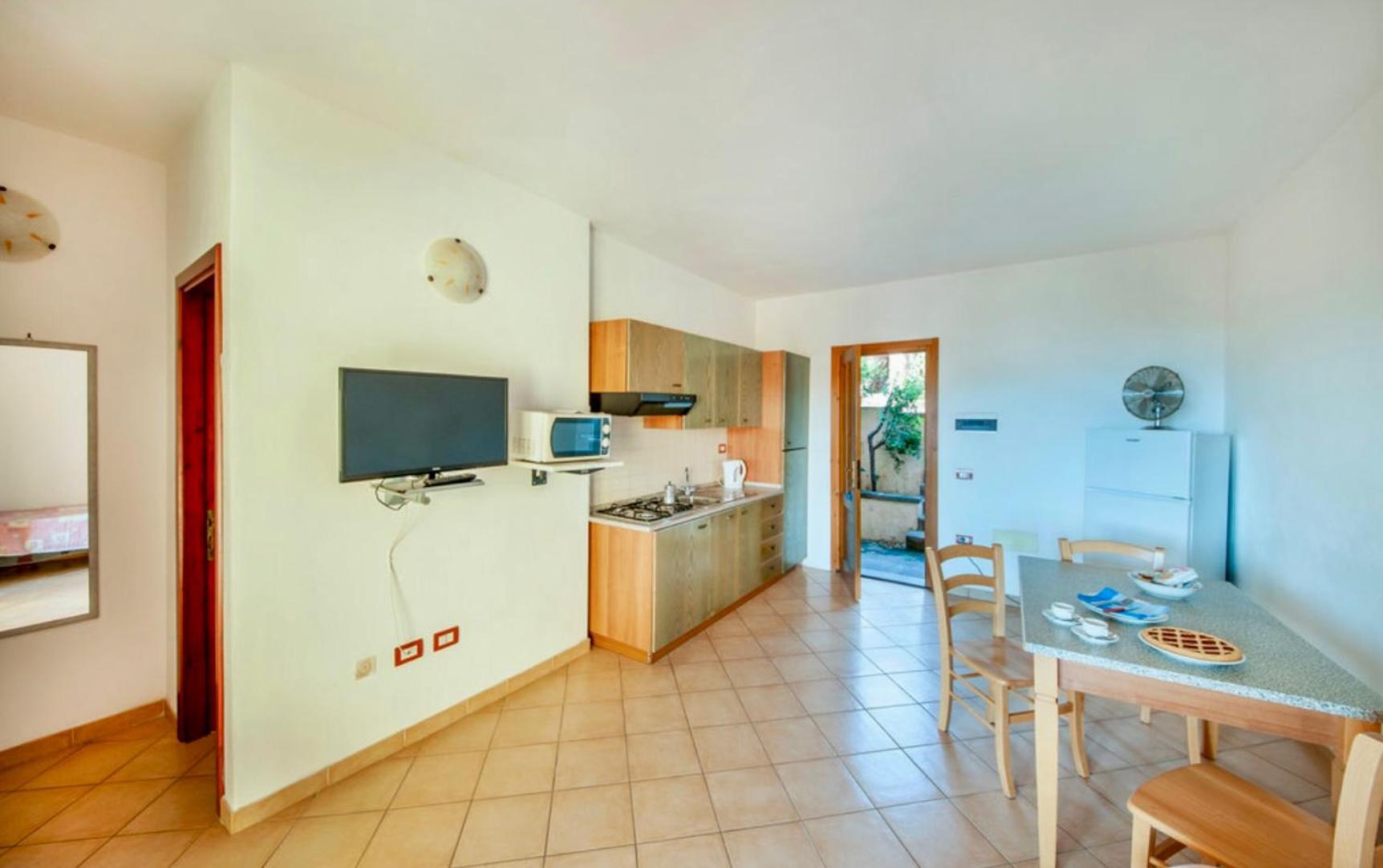 Air Borgo Della Torre Aparthotel Isola Rossa Bagian luar foto