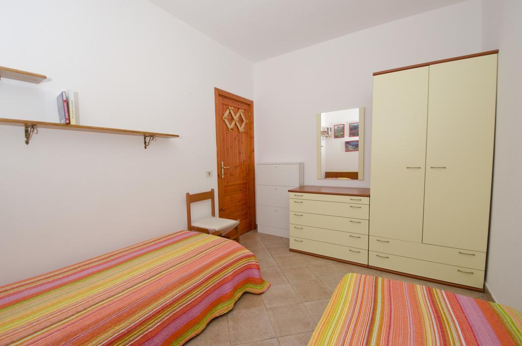 Air Borgo Della Torre Aparthotel Isola Rossa Bagian luar foto