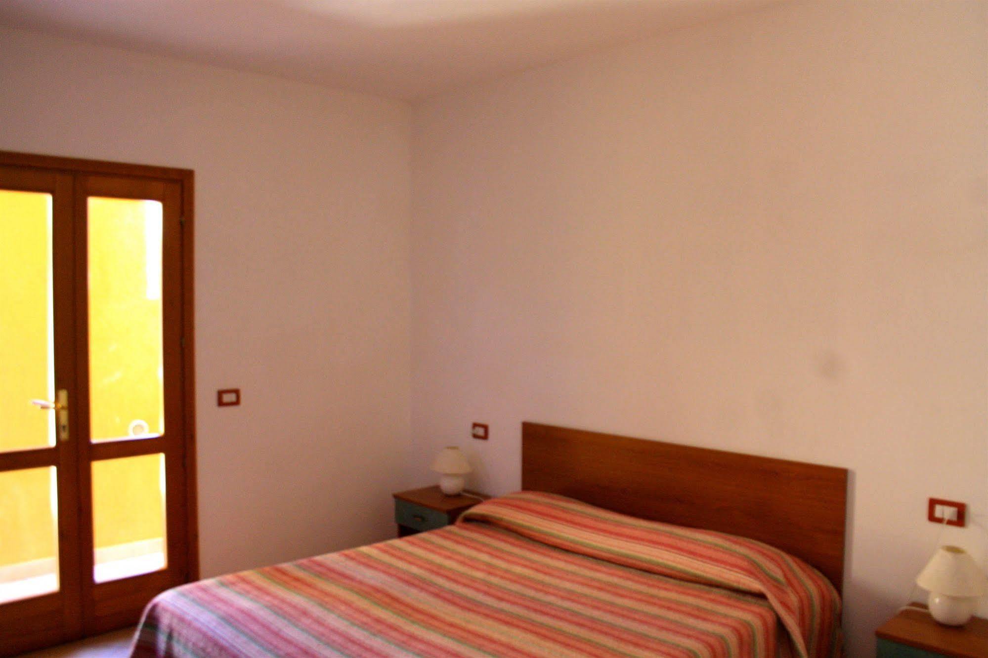 Air Borgo Della Torre Aparthotel Isola Rossa Bagian luar foto