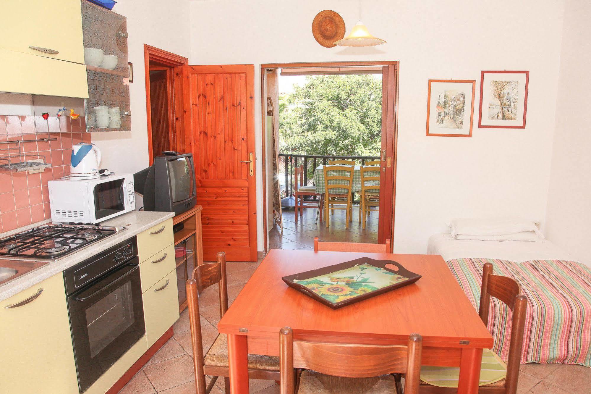 Air Borgo Della Torre Aparthotel Isola Rossa Bagian luar foto