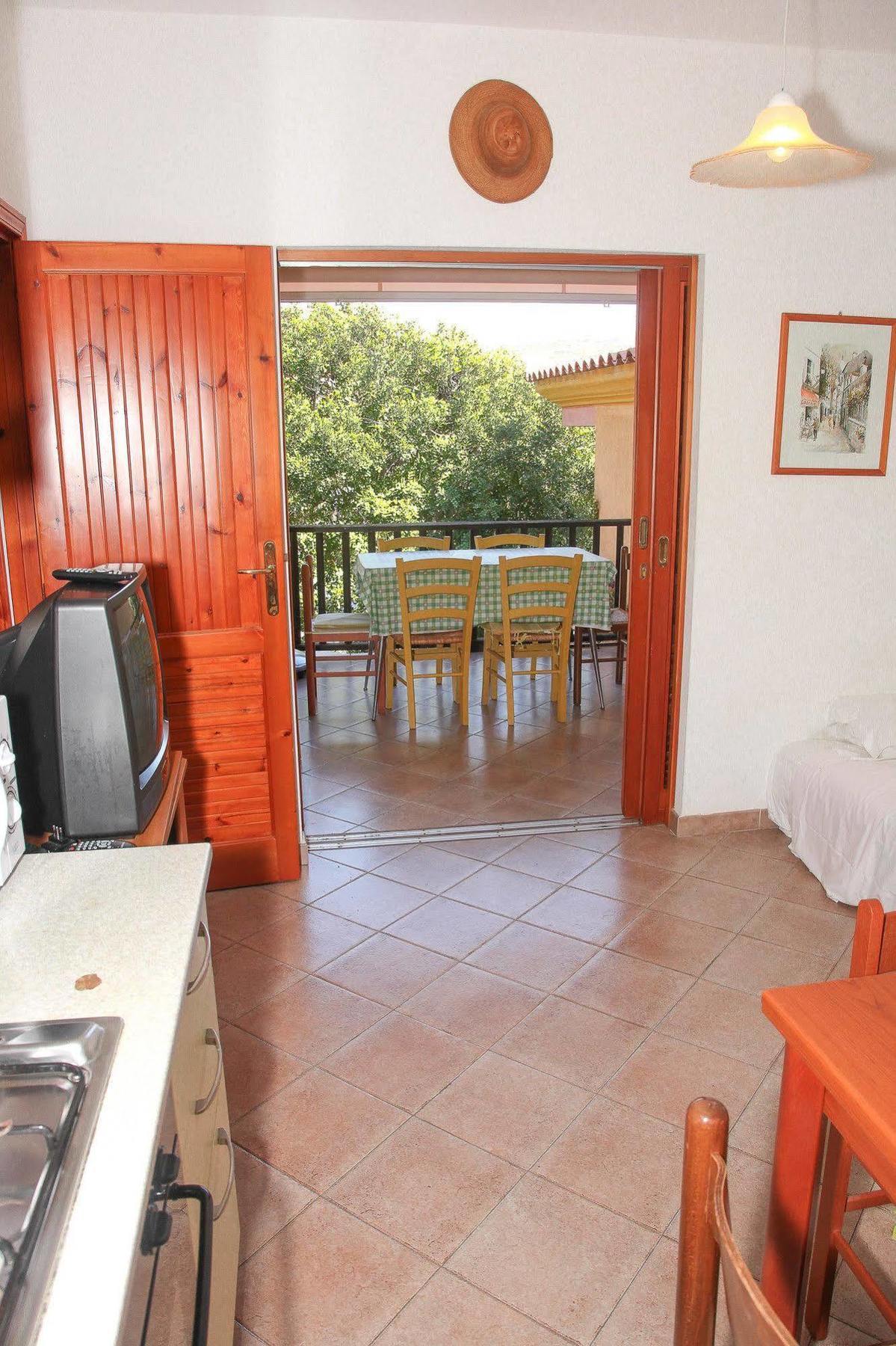 Air Borgo Della Torre Aparthotel Isola Rossa Bagian luar foto